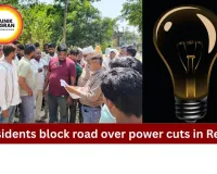 Power Cut Protest in Rewa: Residents Block Road Over Low Voltage and Outages