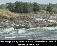 Indore Tourist Swept Away in Narmada at Maheshwar; SDRF Continues Search Operation