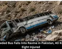 40 Killed as Overcrowded Bus Crashes Into Ravine in Pakistan