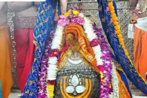 Divine Adornment of Lord Mahakaleshwar with Bilva Leaves, Sea of Devotees at the Bhasma Aarti