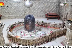 Mahakal Temple’s Tuesday Bhasma Aarti: Lord Mahakal Adorned in Royal Form with Silver Moon, Trident and Dry Fruits