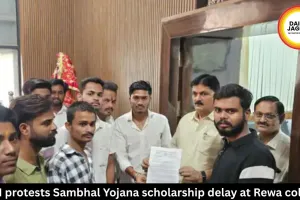 NSUI protests Sambhal Yojana scholarship delay at Rewa college  