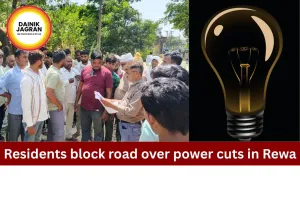 Power Cut Protest in Rewa: Residents Block Road Over Low Voltage and Outages