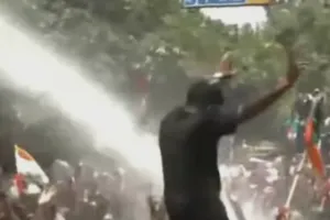 Jharkhand Protest: Police Lathi-Charge, tear gas, water canons Students During Vidhan Sabha March in Ranchi