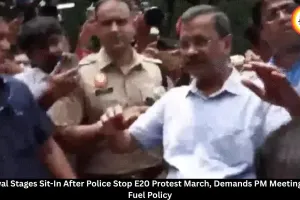 Kejriwal Stages Sit-In After Police Stop E20 Protest March in Delhi