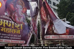 Raipur Ganesh Banner Dispute Turns Violent: Two Groups Clash at Pensionbada Chowk, Five Booked